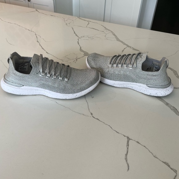 USED 7.5 APL SNEAKER- Women's TechLoom Breeze Metallic Silver / White / Speckle - Picture 2 of 4